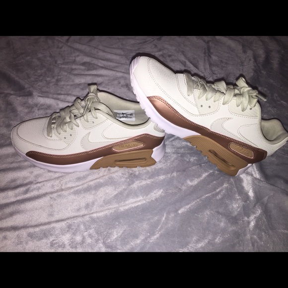 Nike Shoes - Nike Airmax